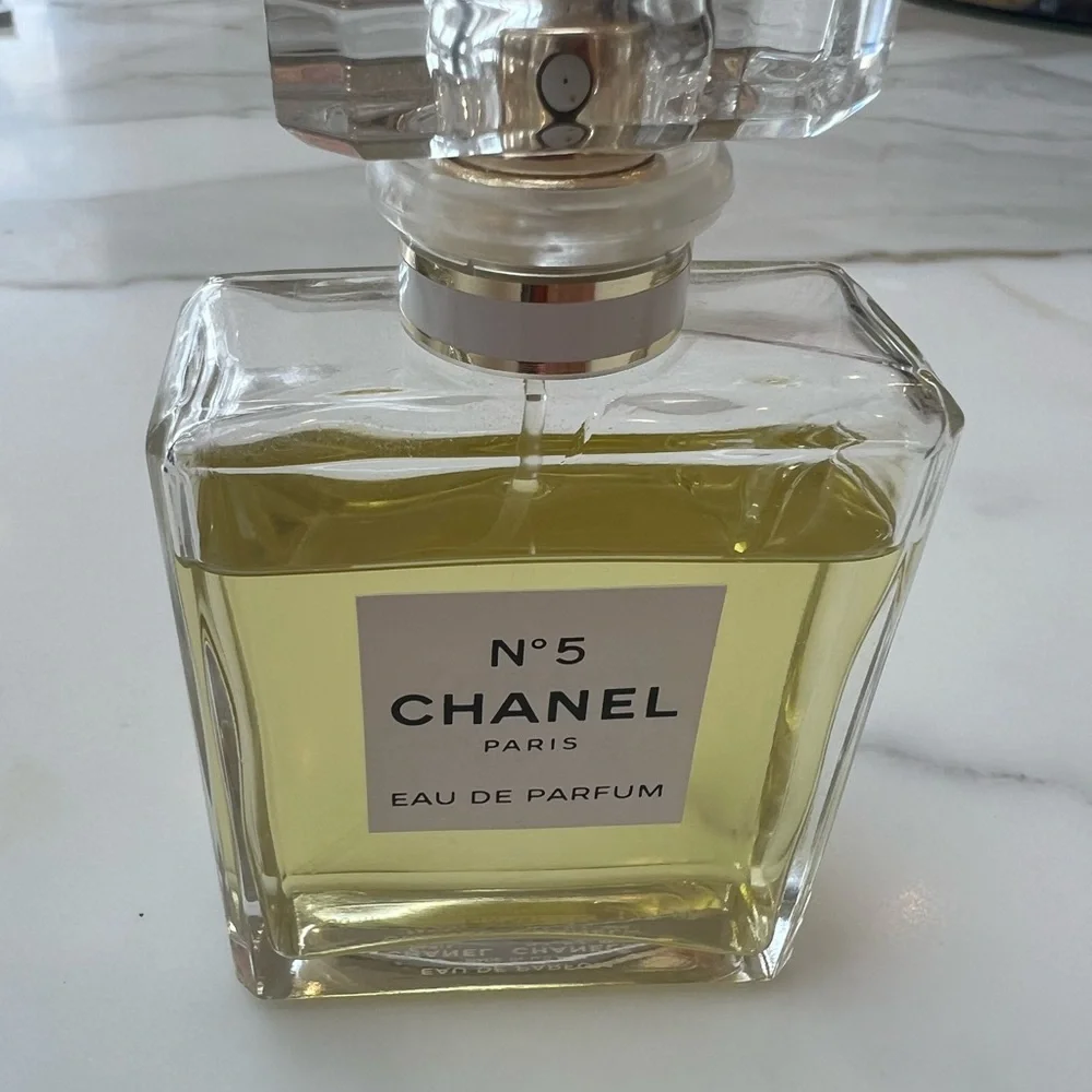 CHANEL Eau de Parfum - Picture 2 of 3